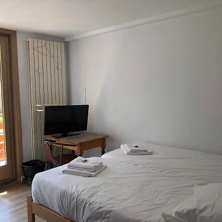 Fleur Des Neiges Hostel *