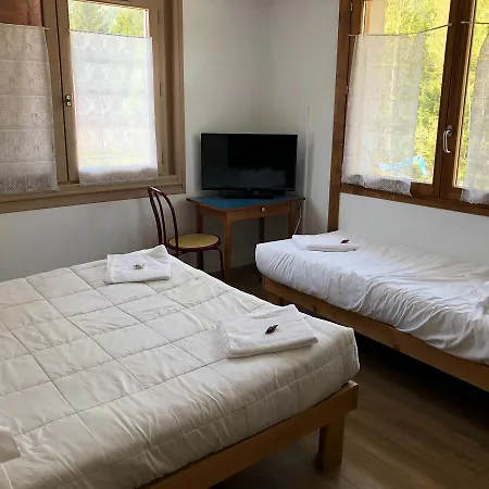 Fleur Des Neiges Hostel